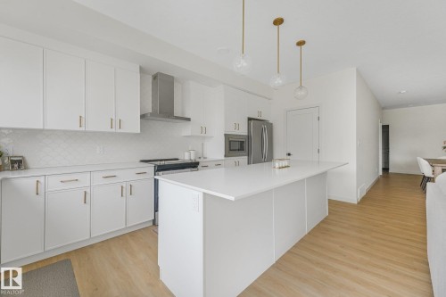 3217 Kulay Way Sw, Edmonton, AB - Indoor Photo Showing Kitchen With Upgraded Kitchen
