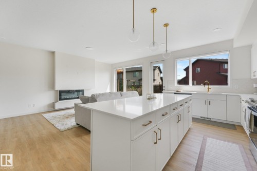 3217 Kulay Way Sw, Edmonton, AB - Indoor Photo Showing Kitchen