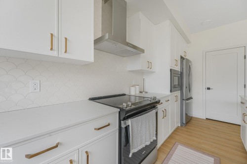 3217 Kulay Way Sw, Edmonton, AB - Indoor Photo Showing Kitchen