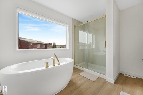 3217 Kulay Way Sw, Edmonton, AB - Indoor Photo Showing Bathroom