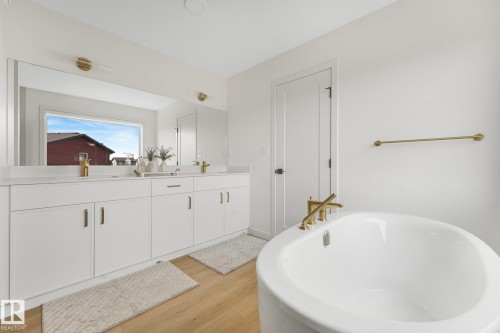 3217 Kulay Way Sw, Edmonton, AB - Indoor Photo Showing Bathroom