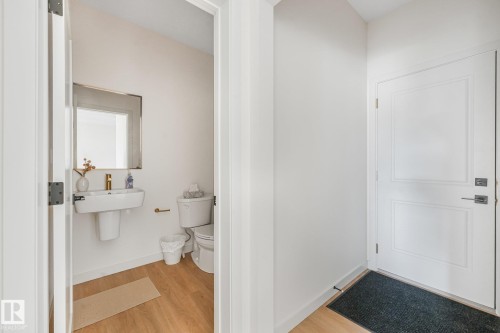 3217 Kulay Way Sw, Edmonton, AB - Indoor Photo Showing Bathroom