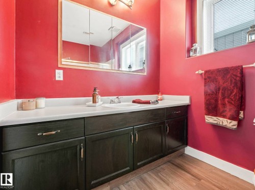 153 Kulawy Drive Nw, Edmonton, AB - Indoor Photo Showing Bathroom