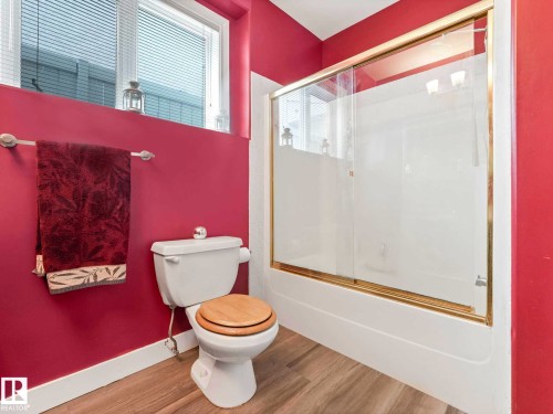 153 Kulawy Drive Nw, Edmonton, AB - Indoor Photo Showing Bathroom