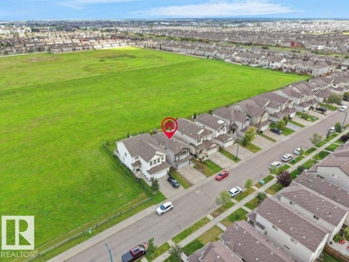 Residential neighborhood setting with expansive green space - 3010 17A Ave Nw, Edmonton, AB - Outdoor With View