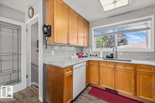 7408 133 Avenue Nw, Edmonton, AB - Indoor Photo Showing Kitchen
