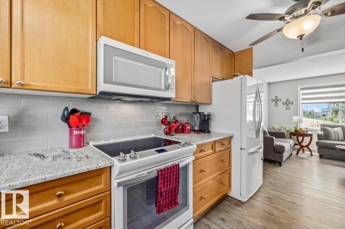 7408 133 Avenue Nw, Edmonton, AB - Indoor Photo Showing Kitchen
