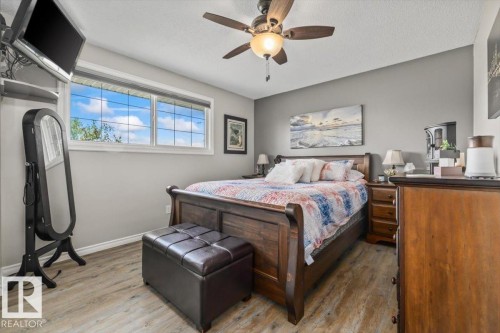 7408 133 Avenue Nw, Edmonton, AB - Indoor Photo Showing Bedroom