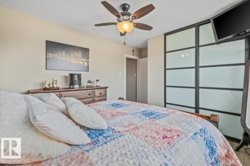 7408 133 Avenue Nw, Edmonton, AB - Indoor Photo Showing Bedroom