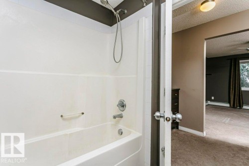 #411 3425 19 St Nw, Edmonton, AB - Indoor Photo Showing Bathroom