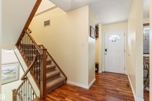 31 Royal Road Nw, Edmonton, AB - Indoor Photo Showing Other Room