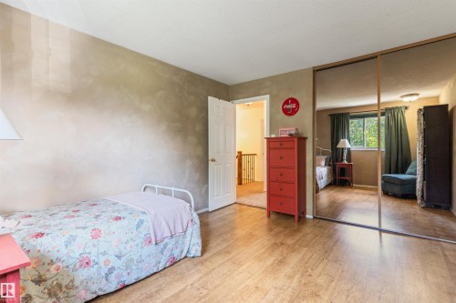 31 Royal Road Nw, Edmonton, AB - Indoor Photo Showing Bedroom