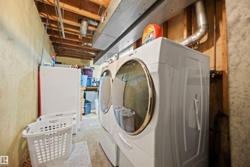 31 Royal Road Nw, Edmonton, AB - Indoor Photo Showing Laundry Room