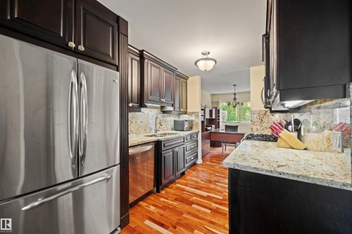 31 Royal Road Nw, Edmonton, AB - Indoor Photo Showing Kitchen