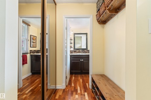 31 Royal Road Nw, Edmonton, AB - Indoor Photo Showing Other Room