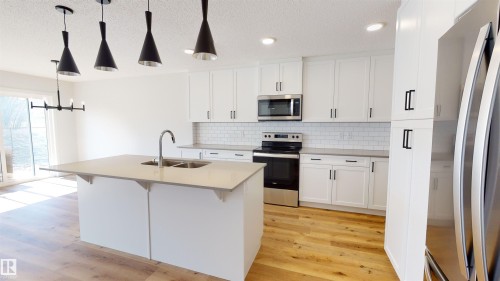 16 Nectar Wynd, St. Albert, AB - Indoor Photo Showing Kitchen With Double Sink With Upgraded Kitchen