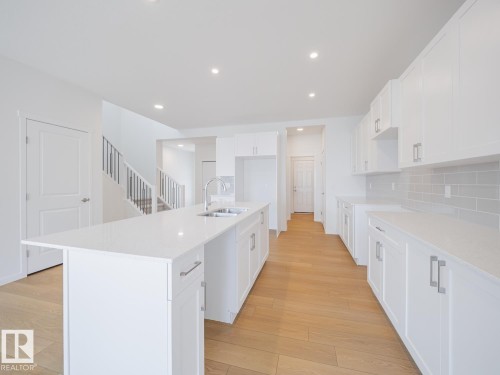 76 Nerine Crescent, St. Albert, AB - Indoor Photo Showing Kitchen With Upgraded Kitchen