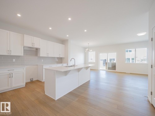 76 Nerine Crescent, St. Albert, AB - Indoor Photo Showing Kitchen With Upgraded Kitchen