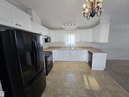 1133 Aspen Drive, Leduc, AB - Indoor Photo Showing Kitchen