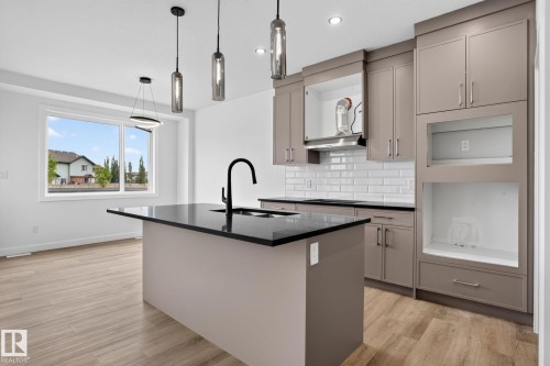 49 Elliott Wynd, Fort Saskatchewan, AB - Indoor Photo Showing Kitchen With Upgraded Kitchen