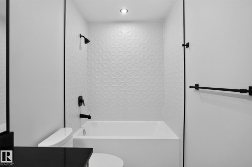 49 Elliott Wynd, Fort Saskatchewan, AB - Indoor Photo Showing Bathroom