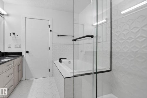 49 Elliott Wynd, Fort Saskatchewan, AB - Indoor Photo Showing Bathroom