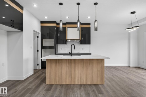45 Elliott Wynd, Fort Saskatchewan, AB - Indoor Photo Showing Kitchen With Upgraded Kitchen