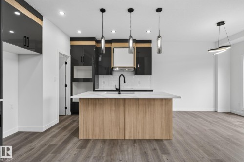 45 Elliott Wynd, Fort Saskatchewan, AB - Indoor Photo Showing Kitchen With Upgraded Kitchen