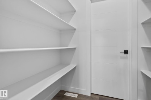 45 Elliott Wynd, Fort Saskatchewan, AB - Indoor With Storage