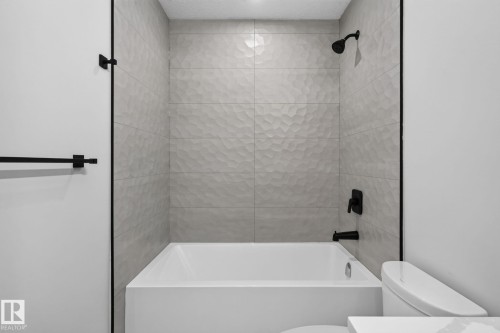 45 Elliott Wynd, Fort Saskatchewan, AB - Indoor Photo Showing Bathroom