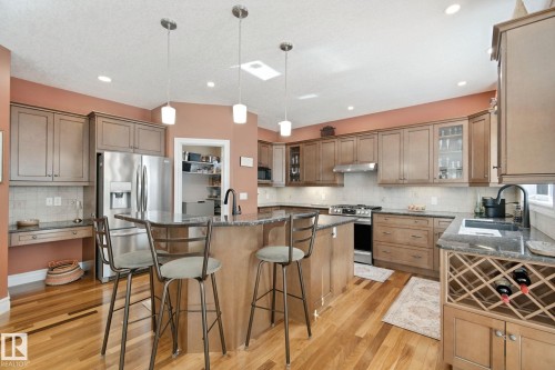 18 Embassy Place, St. Albert, AB - Indoor Photo Showing Kitchen With Double Sink With Upgraded Kitchen