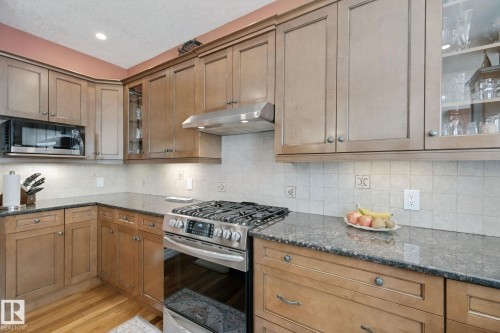 18 Embassy Place, St. Albert, AB - Indoor Photo Showing Kitchen With Upgraded Kitchen