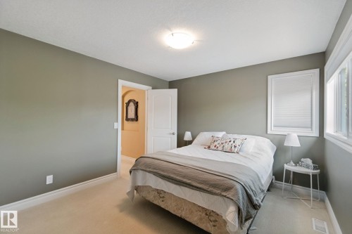 18 Embassy Place, St. Albert, AB - Indoor Photo Showing Bedroom