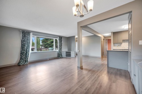 8615 66 Avenue Nw, Edmonton, AB - Indoor