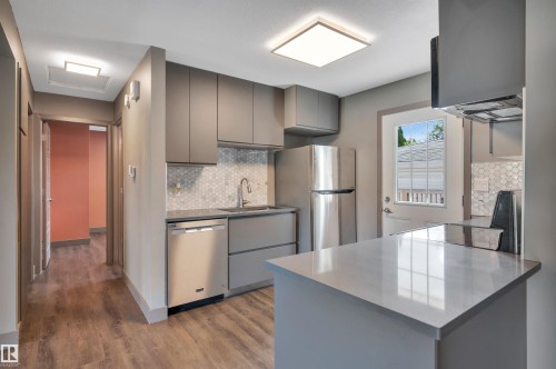 8615 66 Avenue Nw, Edmonton, AB - Indoor Photo Showing Kitchen