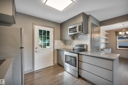 8615 66 Avenue Nw, Edmonton, AB - Indoor Photo Showing Kitchen