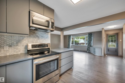 8615 66 Avenue Nw, Edmonton, AB - Indoor Photo Showing Kitchen