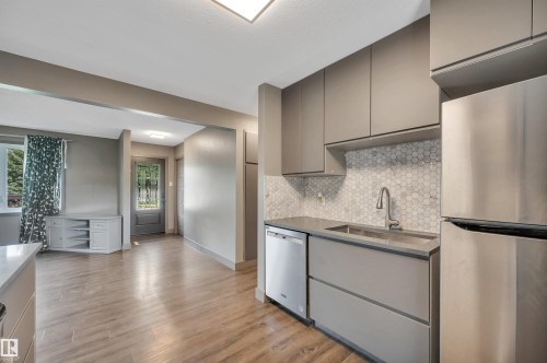8615 66 Avenue Nw, Edmonton, AB - Indoor Photo Showing Kitchen