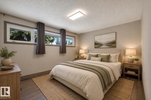 8615 66 Avenue Nw, Edmonton, AB - Indoor Photo Showing Bedroom