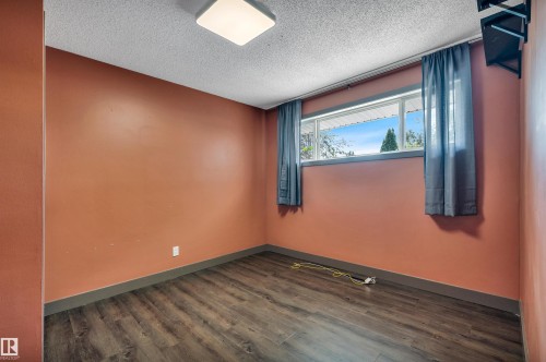 8615 66 Avenue Nw, Edmonton, AB - Indoor Photo Showing Other Room