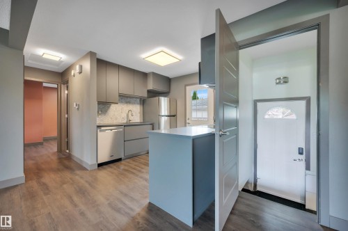 8615 66 Avenue Nw, Edmonton, AB - Indoor Photo Showing Kitchen