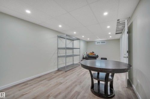 8615 66 Avenue Nw, Edmonton, AB - Indoor