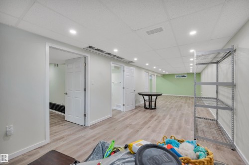 8615 66 Avenue Nw, Edmonton, AB - Indoor