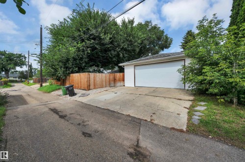 8615 66 Avenue Nw, Edmonton, AB - Outdoor