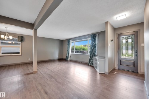 8615 66 Avenue Nw, Edmonton, AB - Indoor Photo Showing Other Room