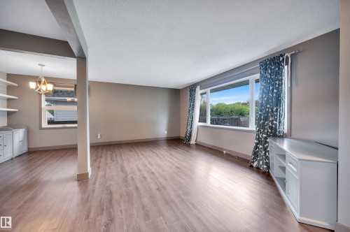 8615 66 Avenue Nw, Edmonton, AB - Indoor
