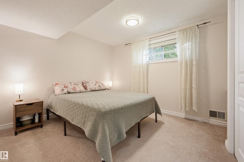 8316 189A Street Nw, Edmonton, AB - Indoor Photo Showing Bedroom