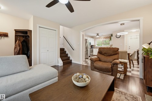8316 189A Street Nw, Edmonton, AB - Indoor Photo Showing Living Room