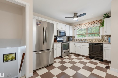 8316 189A Street Nw, Edmonton, AB - Indoor Photo Showing Kitchen