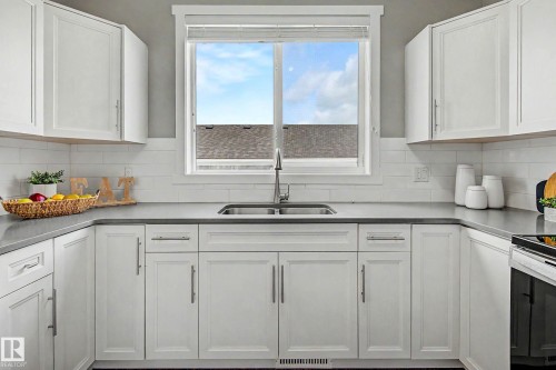 118 Southfork Road, Leduc, AB - Indoor Photo Showing Kitchen With Double Sink